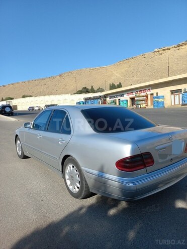 Mercedes E 220 2001, 425,812 km - 2.2 л - Bakı