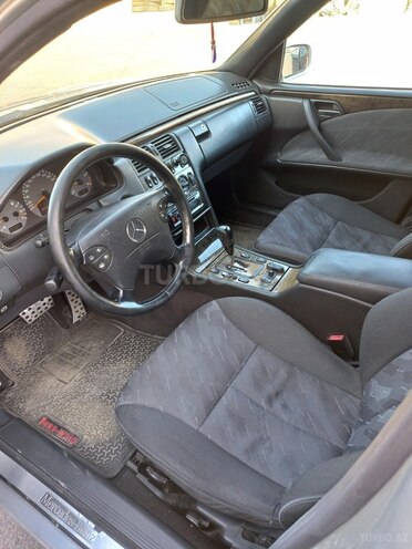 Mercedes E 220 2001, 425,812 km - 2.2 л - Bakı