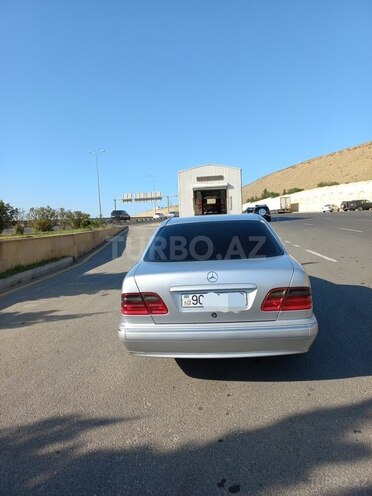 Mercedes E 220 2001, 425,812 km - 2.2 л - Bakı