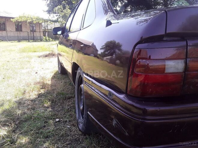 Opel Vectra 1994, 588,000 km - 2.0 l - Qax