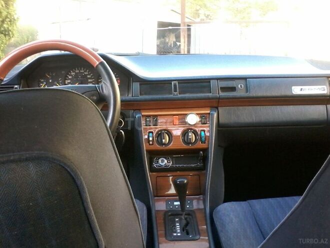 Mercedes E 260 1991, 235,680 km - 2.6 л - Bakı