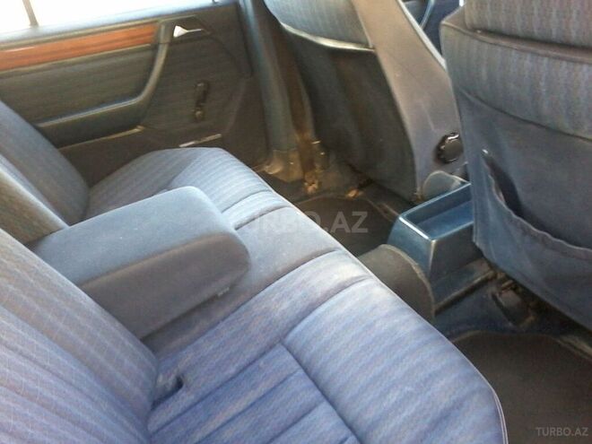 Mercedes E 260 1991, 235,680 km - 2.6 л - Bakı