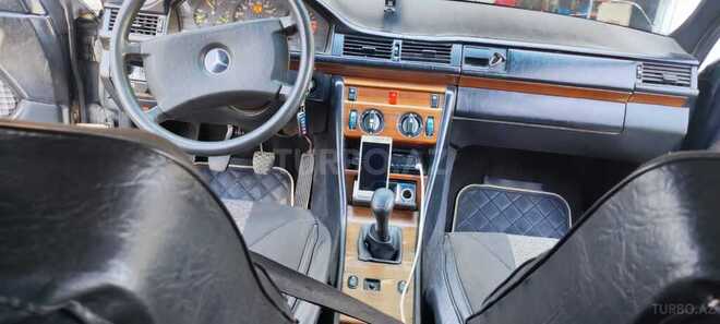 Mercedes E 230 1990, 435,000 km - 2.3 l - Zaqatala