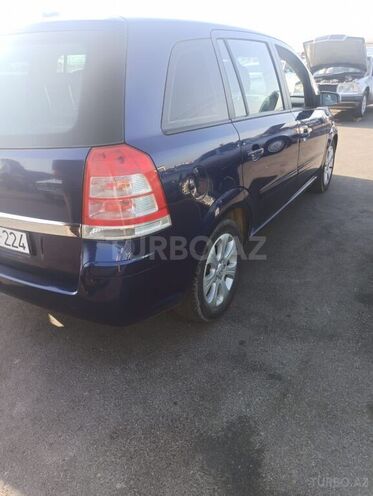 Opel Zafira 2007, 325,000 km - 1.7 л - Qusar