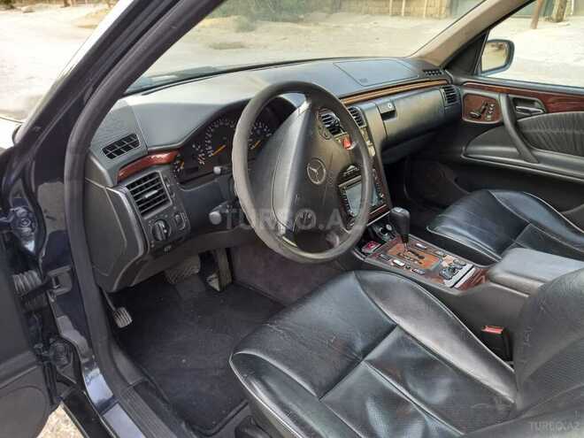 Mercedes E 240 1999, 362,400 km - 2.4 l - Bakı