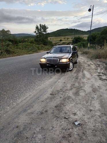 Mercedes C 180 1997, 455,555 km - 1.8 l - Quba