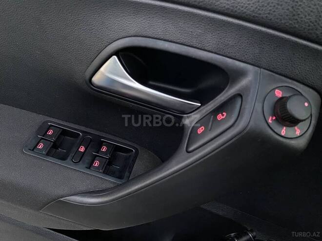 Volkswagen Polo 2019, 32,000 km - 1.6 l - Bakı