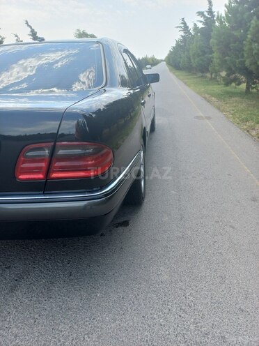 Mercedes E 240 1999, 326,350 km - 2.4 л - Bakı