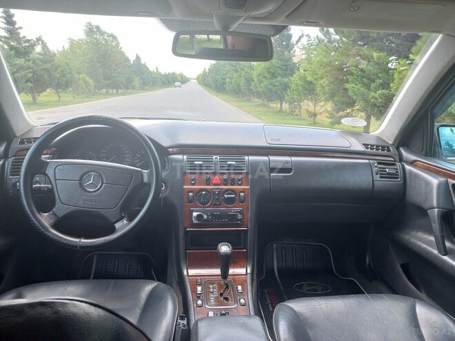 Mercedes E 240 1999, 326,350 km - 2.4 л - Bakı