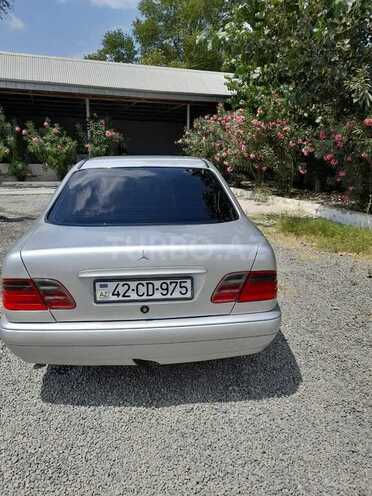 Mercedes E 230 1996, 350,000 km - 2.3 l - Salyan