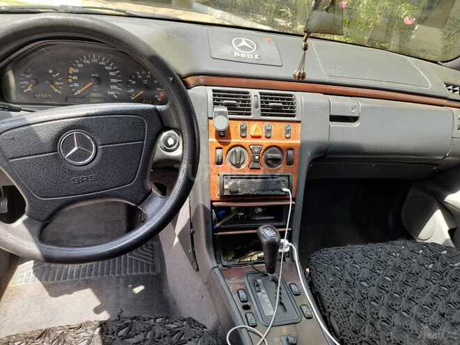 Mercedes E 230 1996, 350,000 km - 2.3 l - Salyan