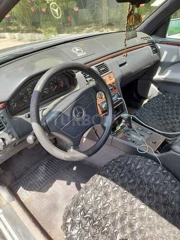 Mercedes E 230 1996, 350,000 km - 2.3 l - Salyan