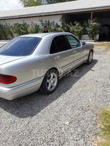 Mercedes E 230 1996, 350,000 km - 2.3 l - Salyan