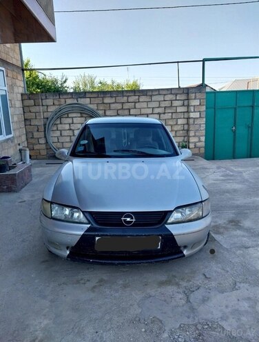 Opel Vectra 1996, 420,000 km - 2.0 л - Quba