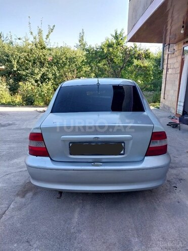 Opel Vectra 1996, 420,000 km - 2.0 л - Quba