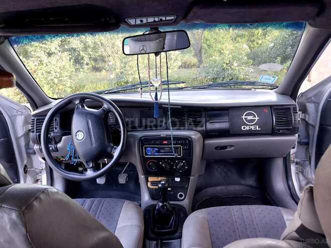 Opel Vectra 1996, 420,000 km - 2.0 л - Quba