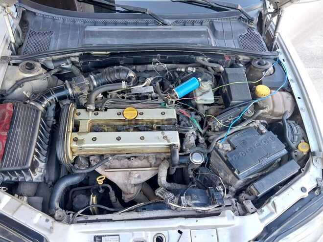 Opel Vectra 1996, 420,000 km - 2.0 л - Quba