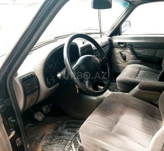 GAZ 3110 1999, 122,450 km - 2.4 l - Saatlı