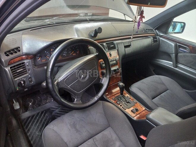 Mercedes E 230 1997, 222,031 km - 2.3 l - Bakı