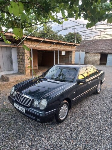 Mercedes E 240 1998, 185,000 km - 2.4 l - Masallı