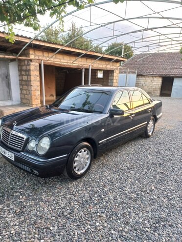 Mercedes E 240 1998, 185,000 km - 2.4 l - Masallı