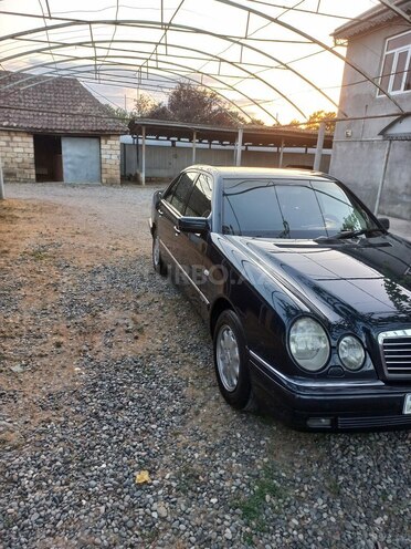 Mercedes E 240 1998, 185,000 km - 2.4 l - Masallı