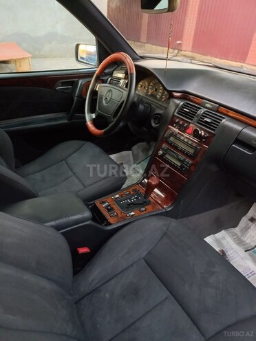 Mercedes E 240 1998, 185,000 km - 2.4 l - Masallı