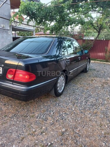 Mercedes E 240 1998, 185,000 km - 2.4 l - Masallı