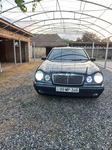 Mercedes E 240 1998, 185,000 km - 2.4 l - Masallı