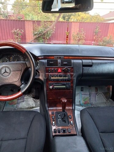 Mercedes E 240 1998, 185,000 km - 2.4 l - Masallı