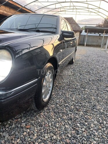 Mercedes E 240 1998, 185,000 km - 2.4 l - Masallı
