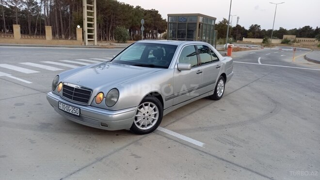Mercedes E 240 1999, 220,000 km - 2.4 l - Sumqayıt