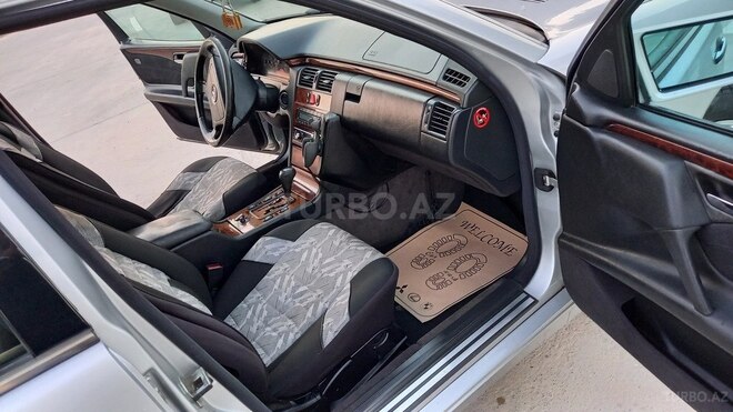 Mercedes E 240 1999, 220,000 km - 2.4 l - Sumqayıt