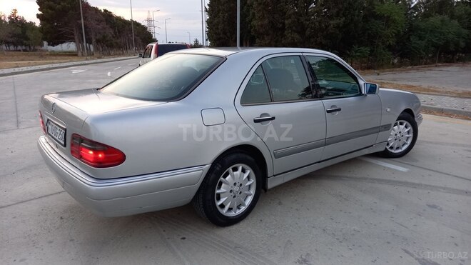Mercedes E 240 1999, 220,000 km - 2.4 l - Sumqayıt