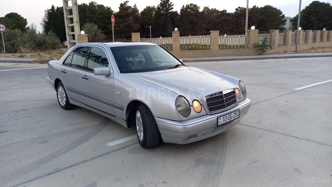 Mercedes E 240 1999, 220,000 km - 2.4 l - Sumqayıt