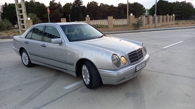 Mercedes E 240 1999, 220,000 km - 2.4 l - Sumqayıt
