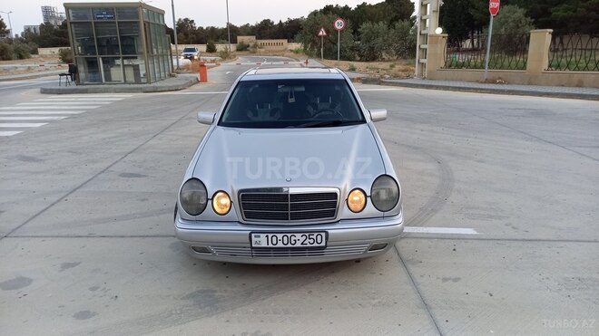 Mercedes E 240 1999, 220,000 km - 2.4 l - Sumqayıt