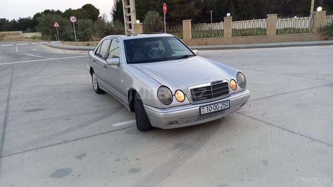 Mercedes E 240 1999, 220,000 km - 2.4 l - Sumqayıt