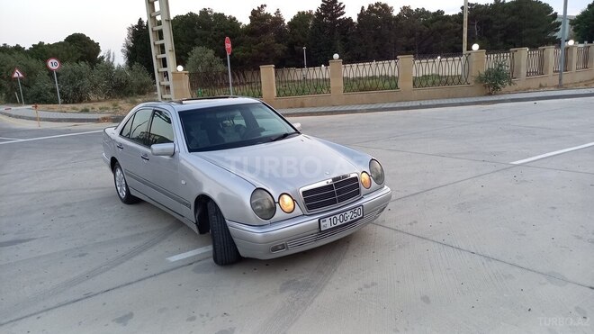 Mercedes E 240 1999, 220,000 km - 2.4 l - Sumqayıt