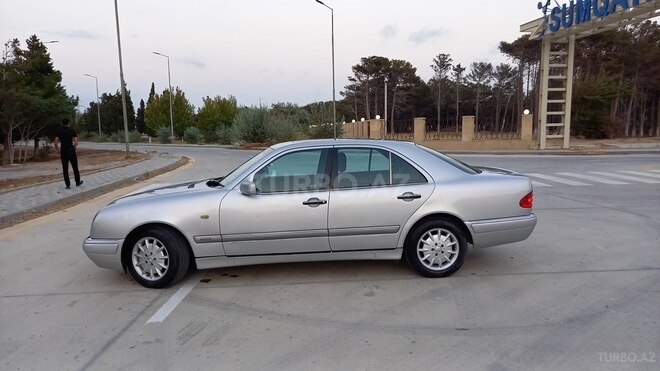 Mercedes E 240 1999, 220,000 km - 2.4 l - Sumqayıt