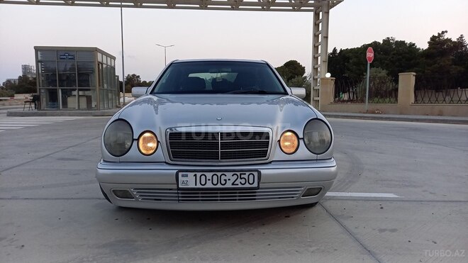Mercedes E 240 1999, 220,000 km - 2.4 l - Sumqayıt