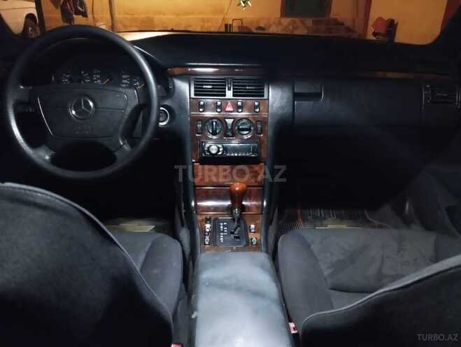 Mercedes E 200 1998, 292,000 km - 2.0 l - Saatlı