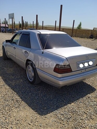 Mercedes E 220 1995, 456,987 km - 2.2 л - Tovuz