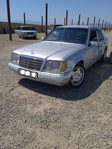 Mercedes E 220 1995, 456,987 km - 2.2 л - Tovuz