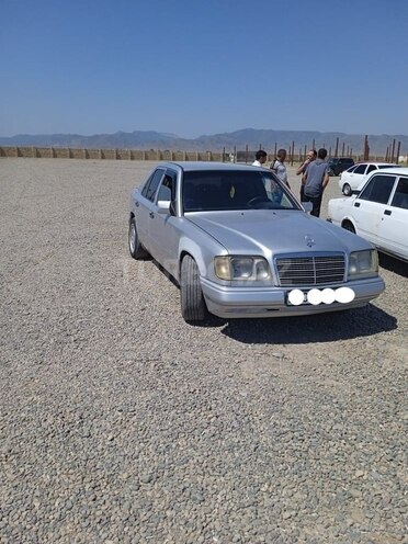 Mercedes E 220 1995, 456,987 km - 2.2 л - Tovuz