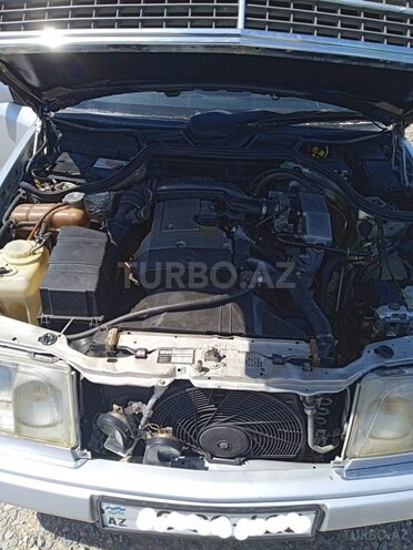 Mercedes E 220 1995, 456,987 km - 2.2 л - Tovuz
