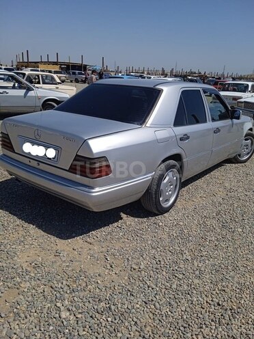 Mercedes E 220 1995, 456,987 km - 2.2 л - Tovuz