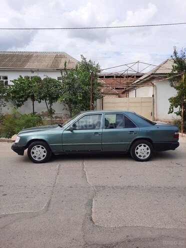 Mercedes E 200 1987, 528,080 km - 2.0 л - Salyan