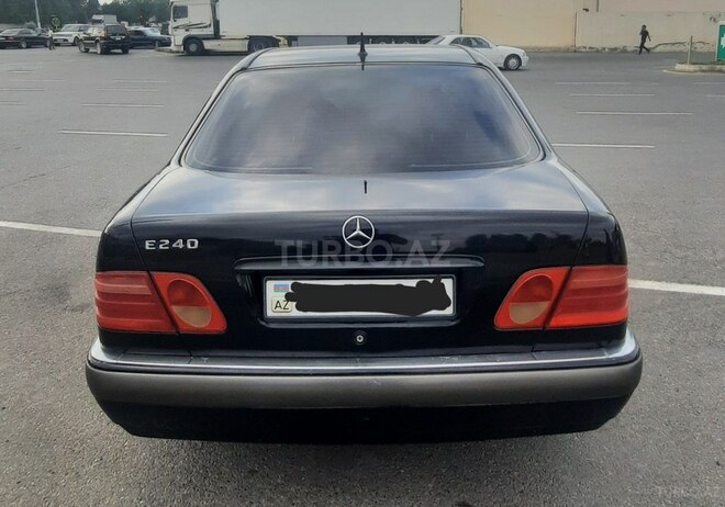 Mercedes E 240 1998, 529,210 km - 2.4 l - Bərdə