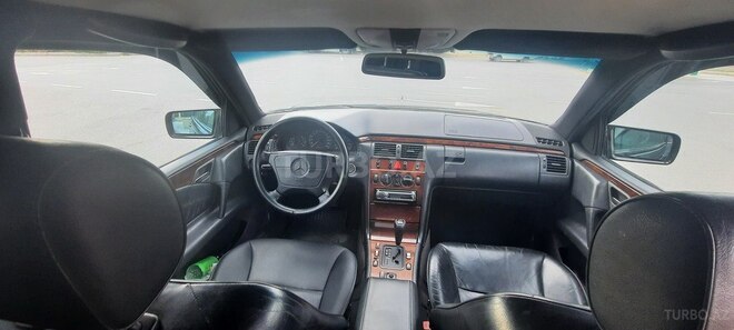 Mercedes E 240 1998, 529,210 km - 2.4 l - Bərdə